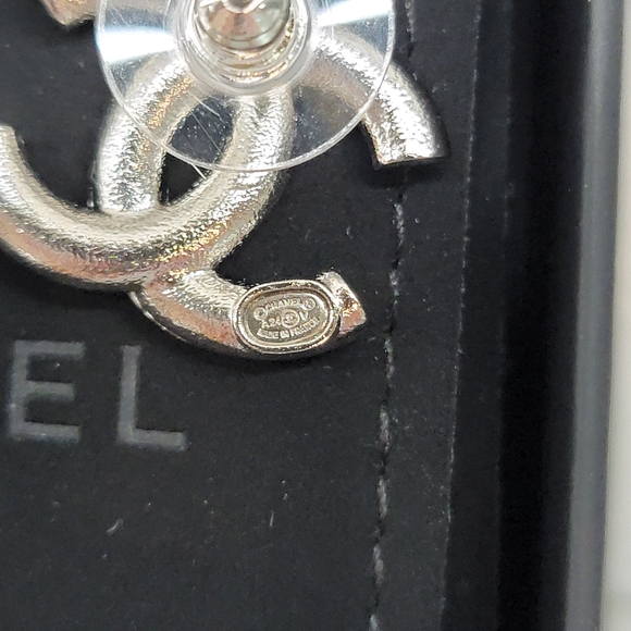 CHANEL RHINESTONE AND BLACK CC STUD EARRINGS - Picture 4 of 5